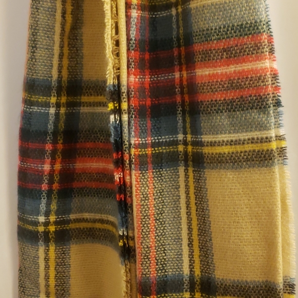 Plaid Scarf/Wrap - Picture 6 of 6